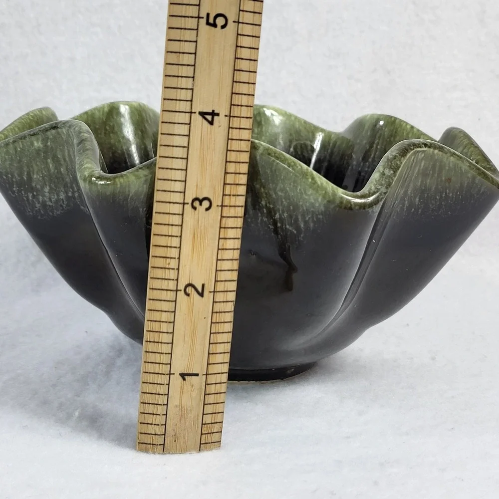 Vintage Hull‎ USA Green Drip Fluted Rim Art Pottery Bowl Planter Dish MCM Decor
